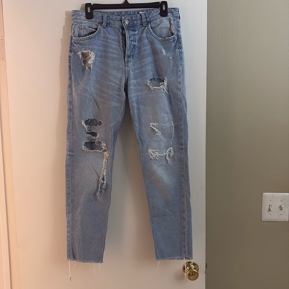 Light wash, Distressed Jean